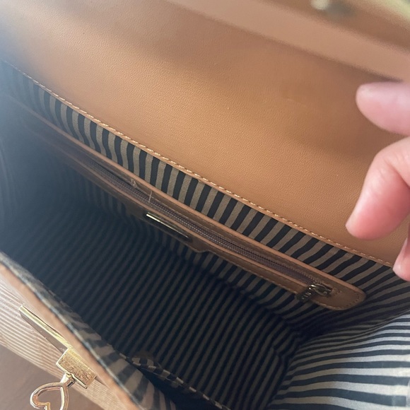 CLN Handbag - Picture 3 of 9